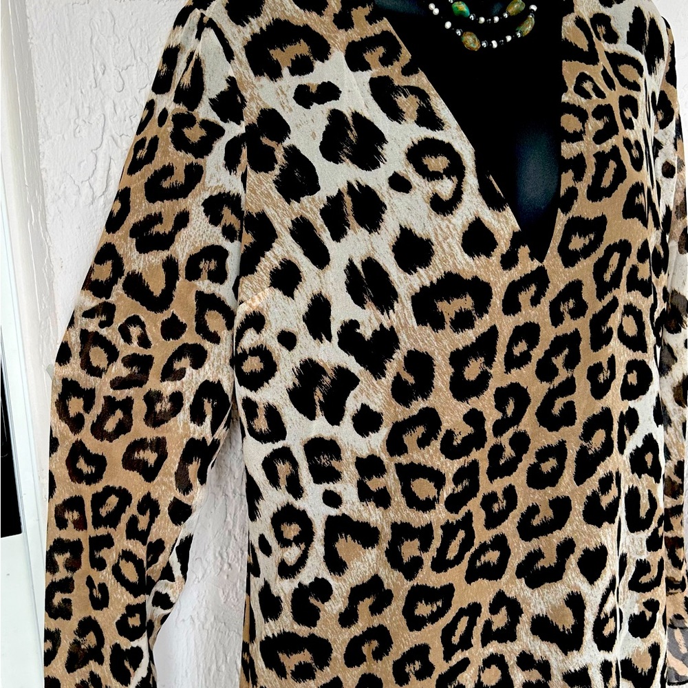 Banana Republic New tunic blouse sz Lg animal print with long sleeves.